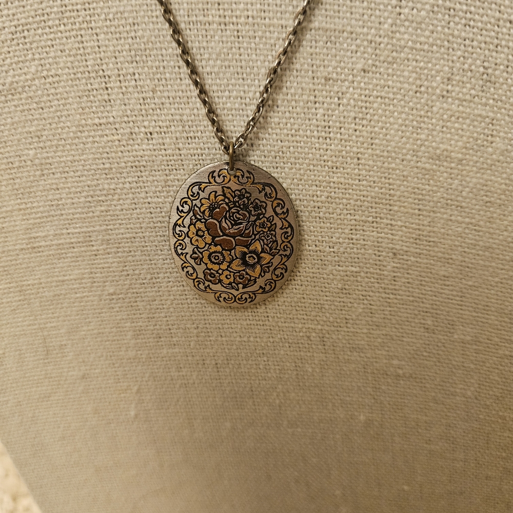 Vintage Reed & Barton Floral Pendant Necklace - Picture 4 of 4